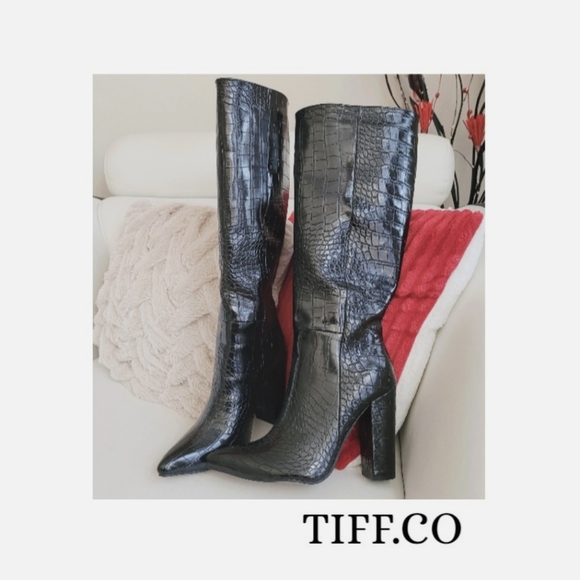 Black Pointed Heeled Toe Boots - Picture 1 of 2